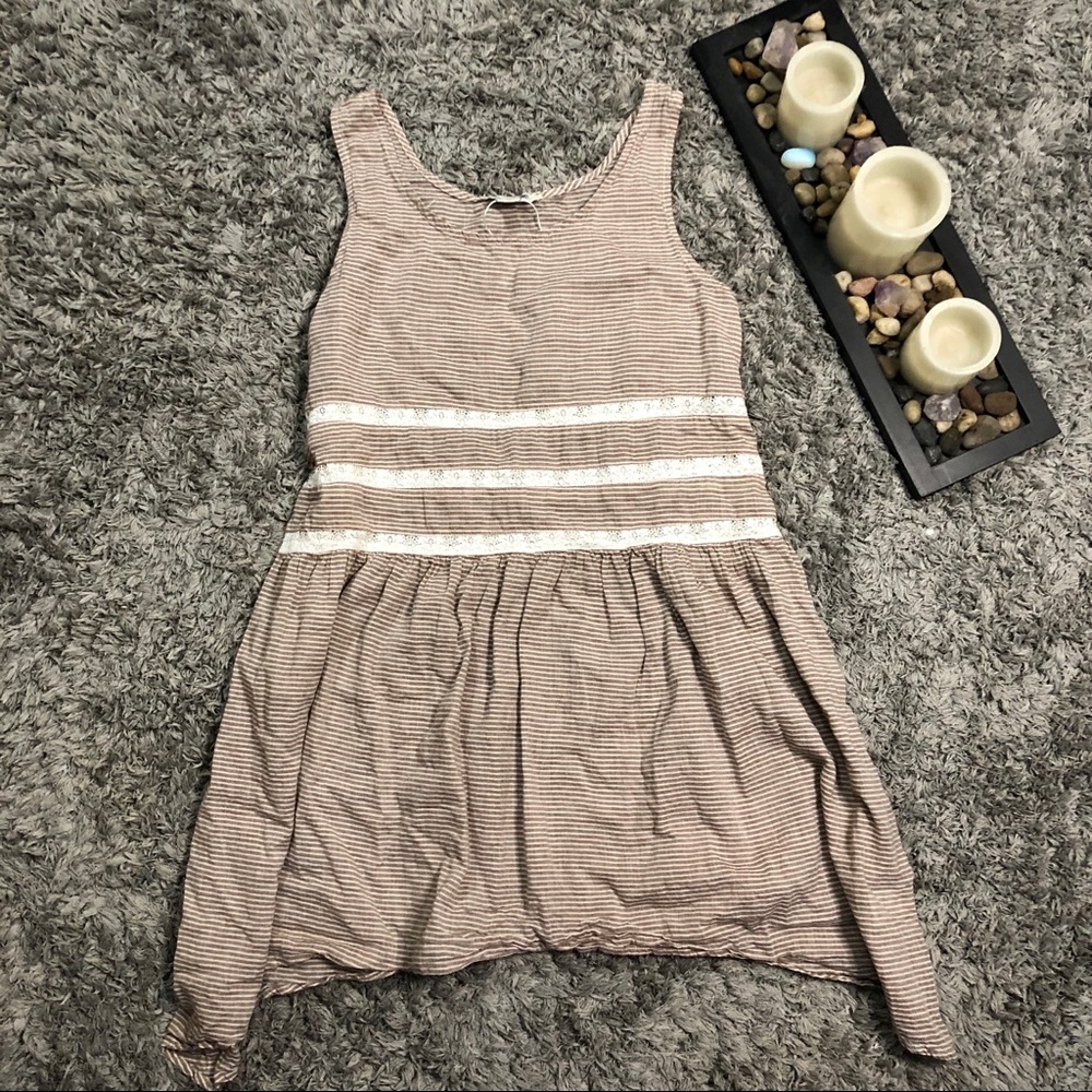 Simply Noelle Tank 🌼 3 for 10 - Picture 2 of 3